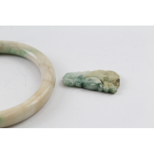 269 - Collection of Jade Jewellery inc. Bangle, Carved Pendant x 2 37g