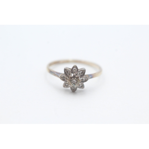 30 - 9ct gold diamond flower cluster ring (1.1g) Size K