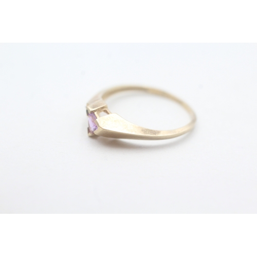 32 - 9ct gold amethyst triangle stone ring (1.5g) Size N 1/2