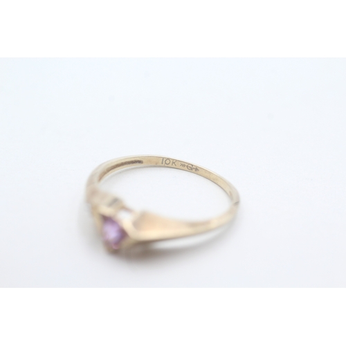 32 - 9ct gold amethyst triangle stone ring (1.5g) Size N 1/2