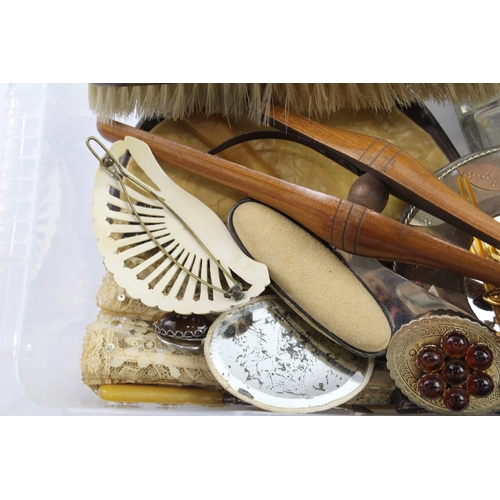 406 - Antique/Vintage Women's Vanity Items Inc Hand Fan, Manicure Set Etc Joblot