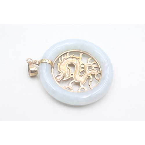 46 - 9ct gold jade pendant with a dragon pattern (6.8g)