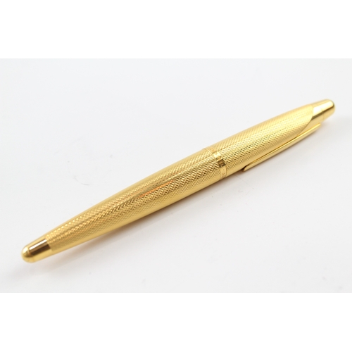 496 - Alfred Dunhill AD2000 Gold Plated Fountain Pen w/ 18ct Gold Nib WRITING