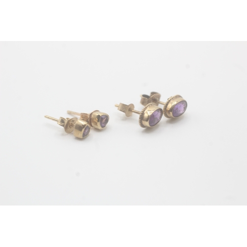 55 - 2x 9ct gold amethyst stud earrings (1.7g)