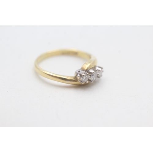 58 - 18ct gold diamond trilogy ring (3.4g) Size M