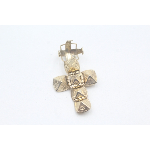 68 - 9ct gold & silver masonic ball charm (7g)