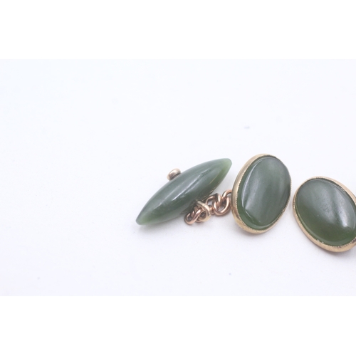 7 - 9ct gold nephrite set cufflinks (5.5g)