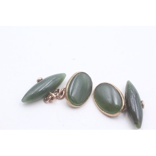 7 - 9ct gold nephrite set cufflinks (5.5g)