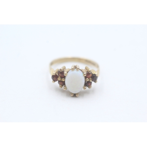 70 - 9ct gold opal and garnet set dress ring (2.3g) Size J 1/2