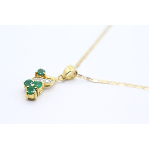 84 - 14ct gold emerald & white gemstone pendant necklace (2.3g)