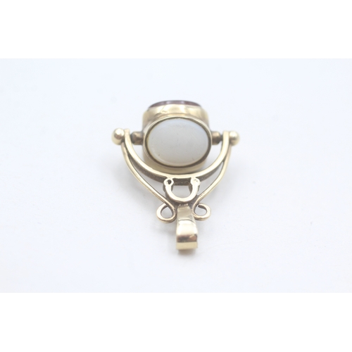 86 - 9ct gold mother of pearl, blood stone & carnelian spinning fob (4.2g)