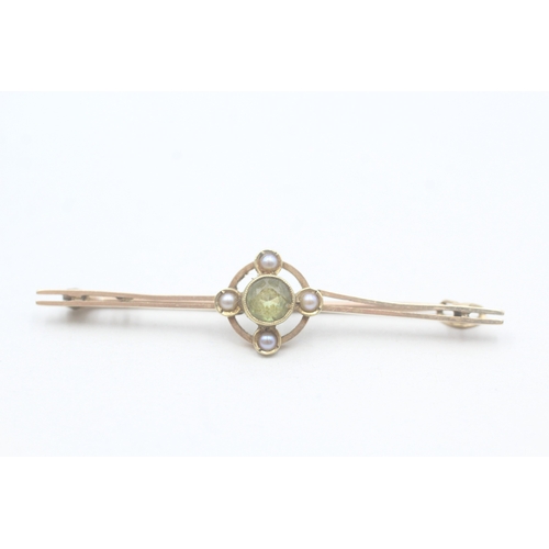 9 - 9ct gold antique peridot and seed pearl set bar brooch (2.4g)