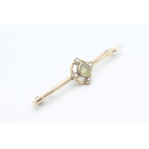 9 - 9ct gold antique peridot and seed pearl set bar brooch (2.4g)