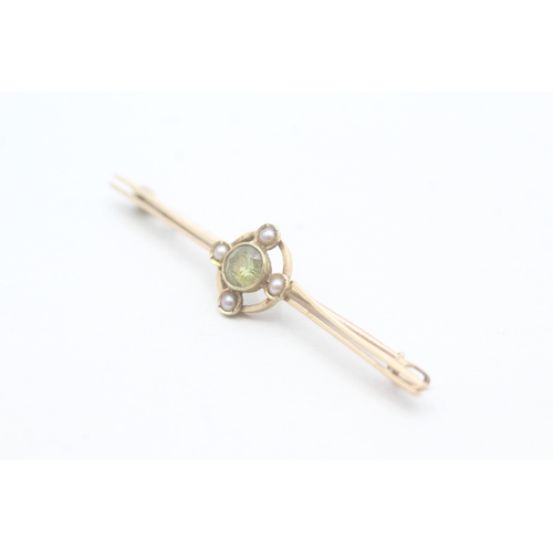 9 - 9ct gold antique peridot and seed pearl set bar brooch (2.4g)