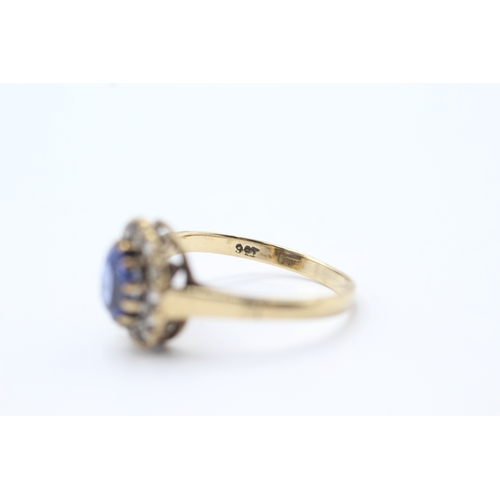 94 - 9ct gold synthetic sapphire & synthetic spinel oval halo ring (2.2g) Size M