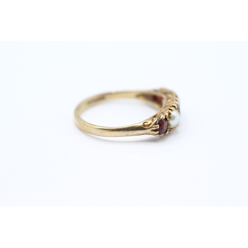 97 - 9ct gold vintage garnet & seed pearl five stone ring (2.3g) Size P