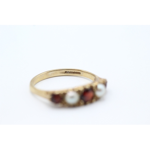 97 - 9ct gold vintage garnet & seed pearl five stone ring (2.3g) Size P