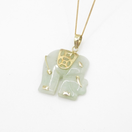 9ct gold carved jade elephant pendant necklace (3.9g)