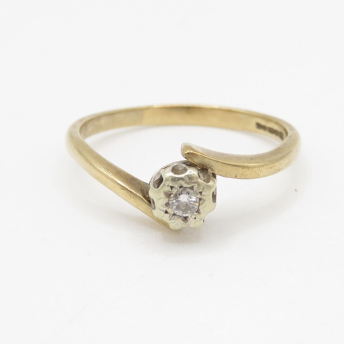 61 - 9ct gold vintage diamond solitaire ring (2g) Size P