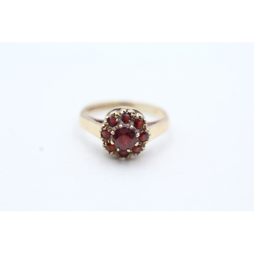 101 - 9ct gold garnet halo ring (2g) Size I 1/2