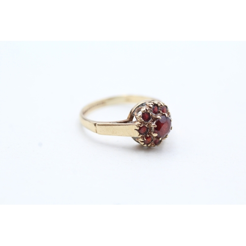 101 - 9ct gold garnet halo ring (2g) Size I 1/2