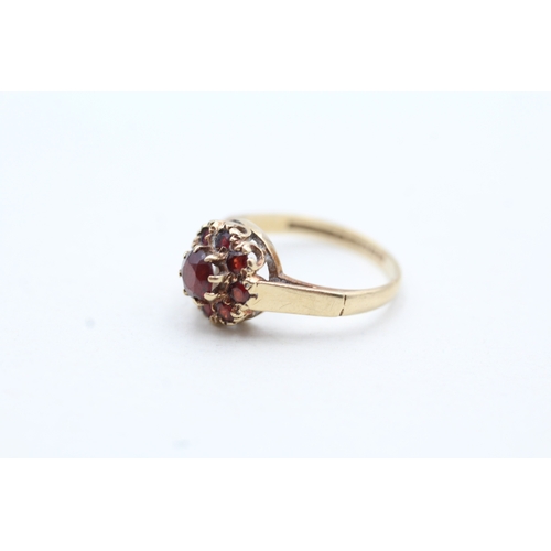 101 - 9ct gold garnet halo ring (2g) Size I 1/2