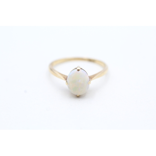 103 - 9ct gold opal single stone ring (2.1g) Size P 1/2