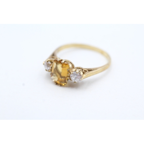 105 - 9ct gold citrine and white gemstone trilogy ring (2.5g) Size P