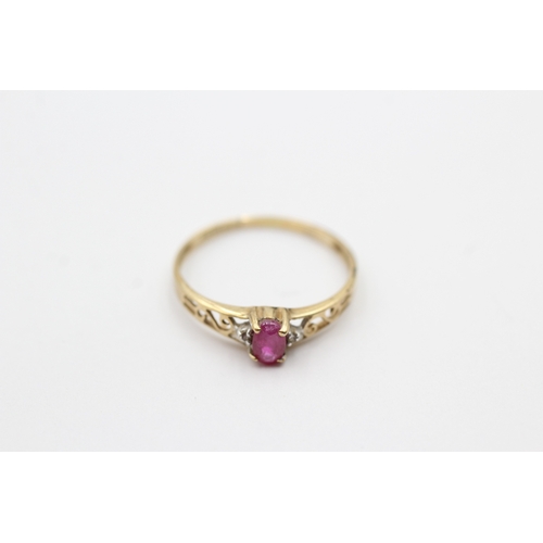 114 - 9ct gold ruby and diamond trilogy ring (0.8g) Size L 1/2