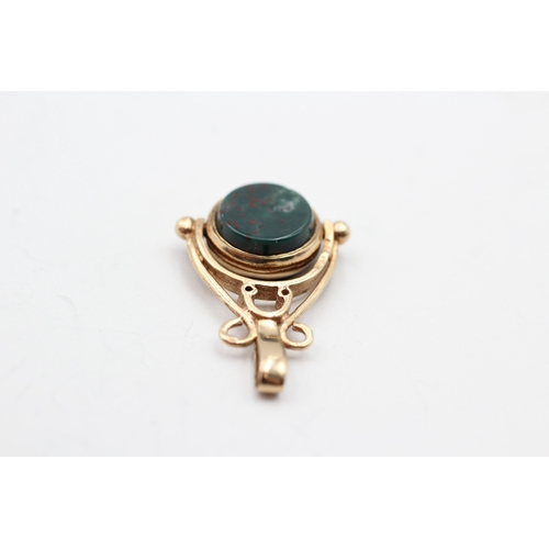 119 - 9ct gold bloodstone and onyx spinner fob (2.7g)