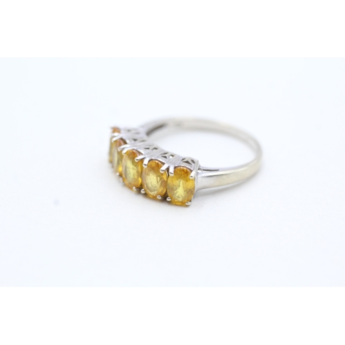 129 - 9ct white gold yellow gemstone five stone ring (3g) Size O