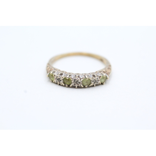 138 - 9ct gold peridot and diamond alternating row ring (2g) Size P 1/2