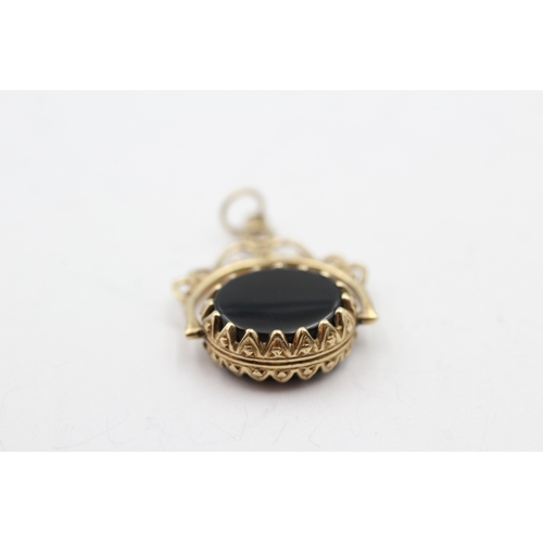 146 - 9ct gold onyx and bloodstone spinner fob (3.2g)