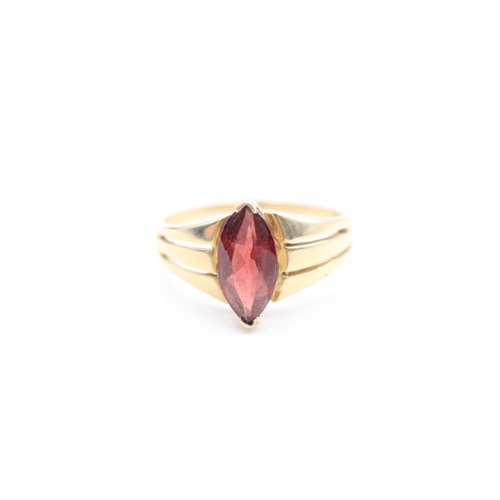 149 - 14ct gold marquise garnet dress ring (2.9g) Size S