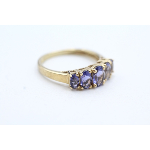 152 - 9ct gold iolite five stone ring (2.9g) Size S