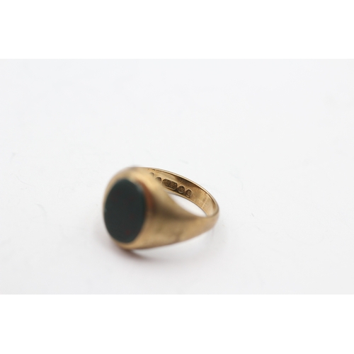 16 - 9ct gold bloodstone signet ring (2.2g) Size F