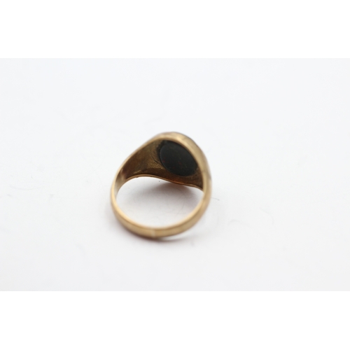 16 - 9ct gold bloodstone signet ring (2.2g) Size F