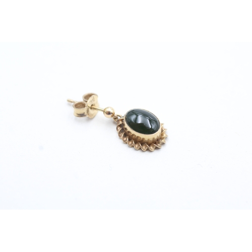 165 - 9ct gold vintage nephrite set drop earrings (1.8g)