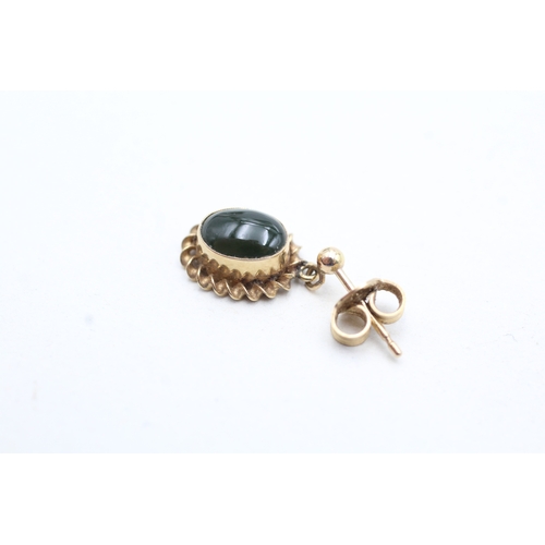 165 - 9ct gold vintage nephrite set drop earrings (1.8g)