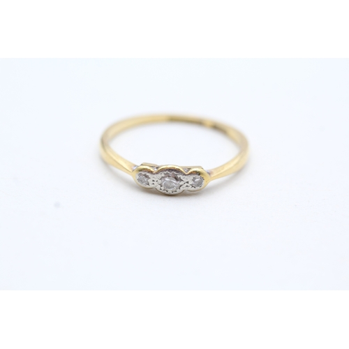 168 - 18ct gold trilogy ring (1.8g) Size P 1/2