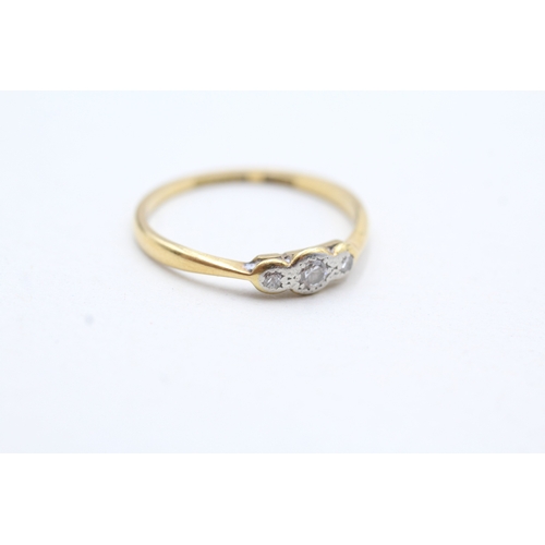 168 - 18ct gold trilogy ring (1.8g) Size P 1/2