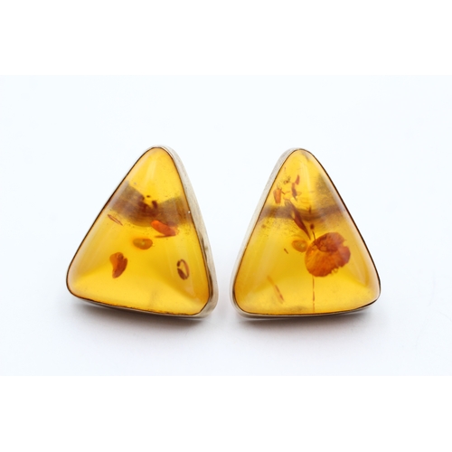 17 - 9ct gold amber stud earrings (3.9g)