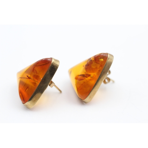 17 - 9ct gold amber stud earrings (3.9g)