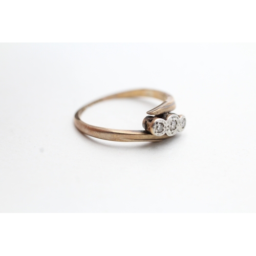 171 - 9ct gold vintage diamond set trilogy ring (2g) Size L 1/2