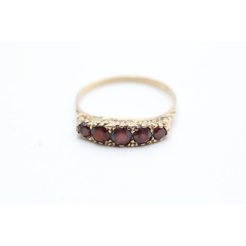 172 - 9ct gold vintage garnet five stone ring (2.6g) Size U 1/2