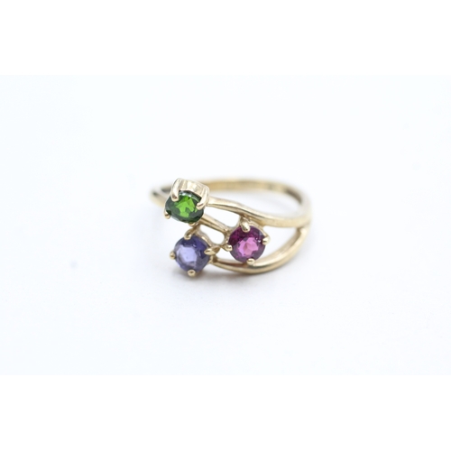 173 - 9ct gold diopside, tanzanite and garnet set bypass ring (1.8g) Size J 1/2