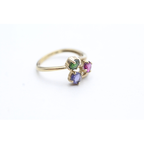 173 - 9ct gold diopside, tanzanite and garnet set bypass ring (1.8g) Size J 1/2