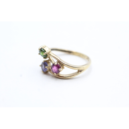 173 - 9ct gold diopside, tanzanite and garnet set bypass ring (1.8g) Size J 1/2