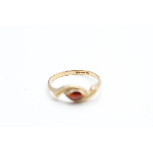 175 - 9ct gold marquise cut garnet dress ring (1.3g) Size L