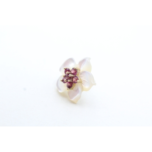 180 - 9ct gold mother of pearl & pink gemstone floral stud earrings (3g)